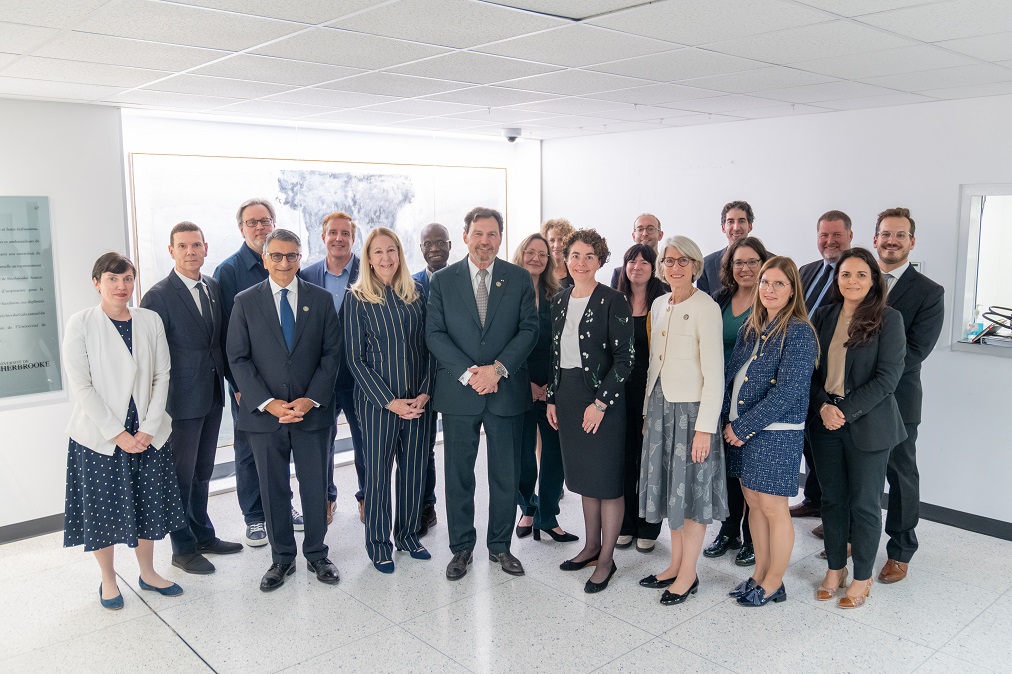 A group photo of the judges with faculty members from the Université de Sherbrooke Faculty of Law.