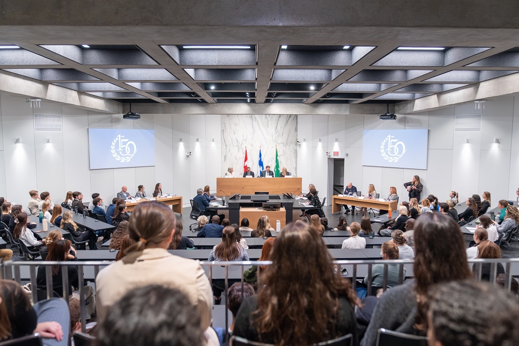 The judges take questions from Université de Sherbrooke law students in an auditorium.