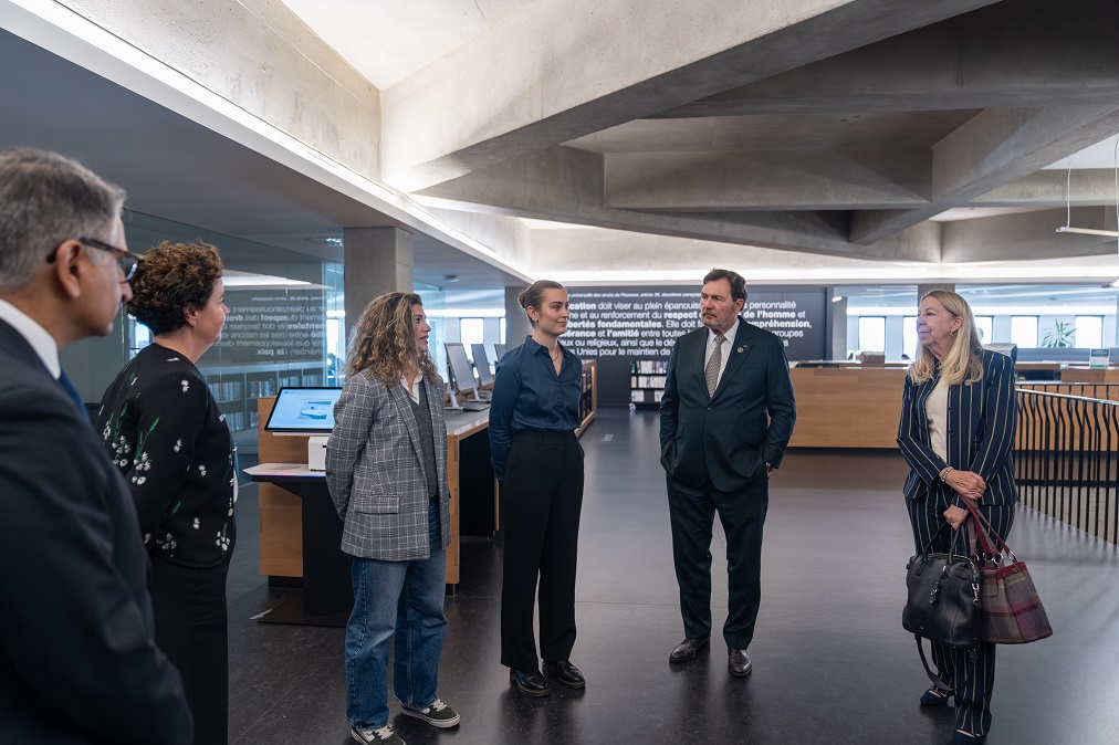 The Chief Justice and Justices Jamal and Moreau speak with staff at the Université de Sherbrooke law library.