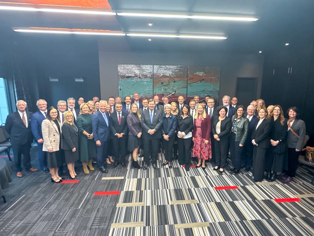 A group photo of the judges and representatives from the local bar and judiciary.
