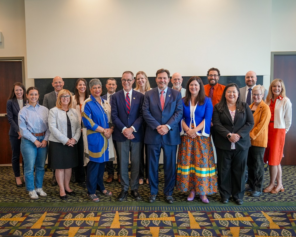 A group photo of Chief Justice Wagner, Justices Kasirer and O’Bonsawin, and the Yellowknife organizing committee.