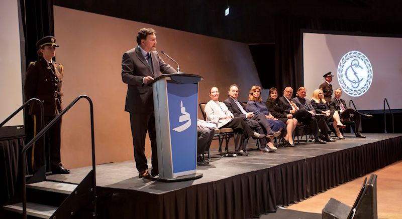 Photo des neuf juges au Musée canadien pour les droits de la personne