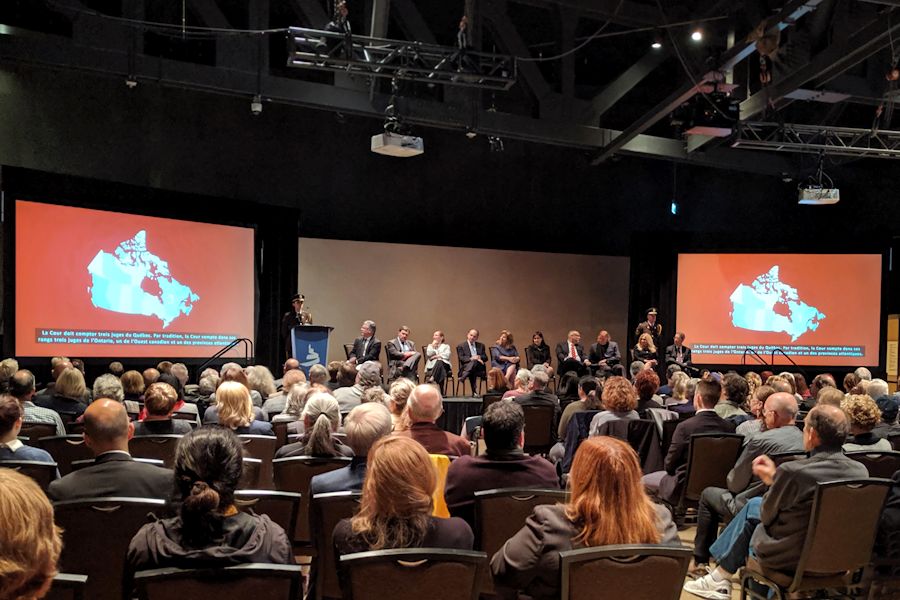 Photo des neuf juges au Musée canadien pour les droits de la personne